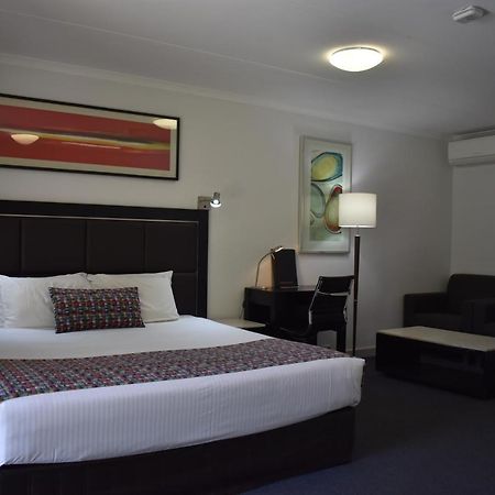 Roundhouse Motel Peterborough Extérieur photo
