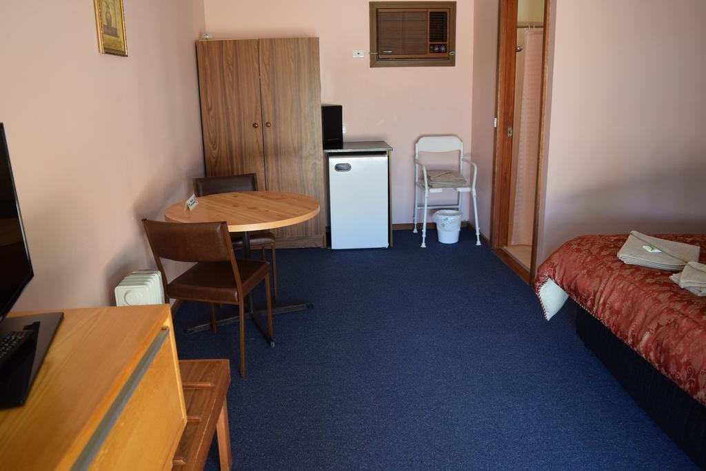 Roundhouse Motel Peterborough Chambre photo