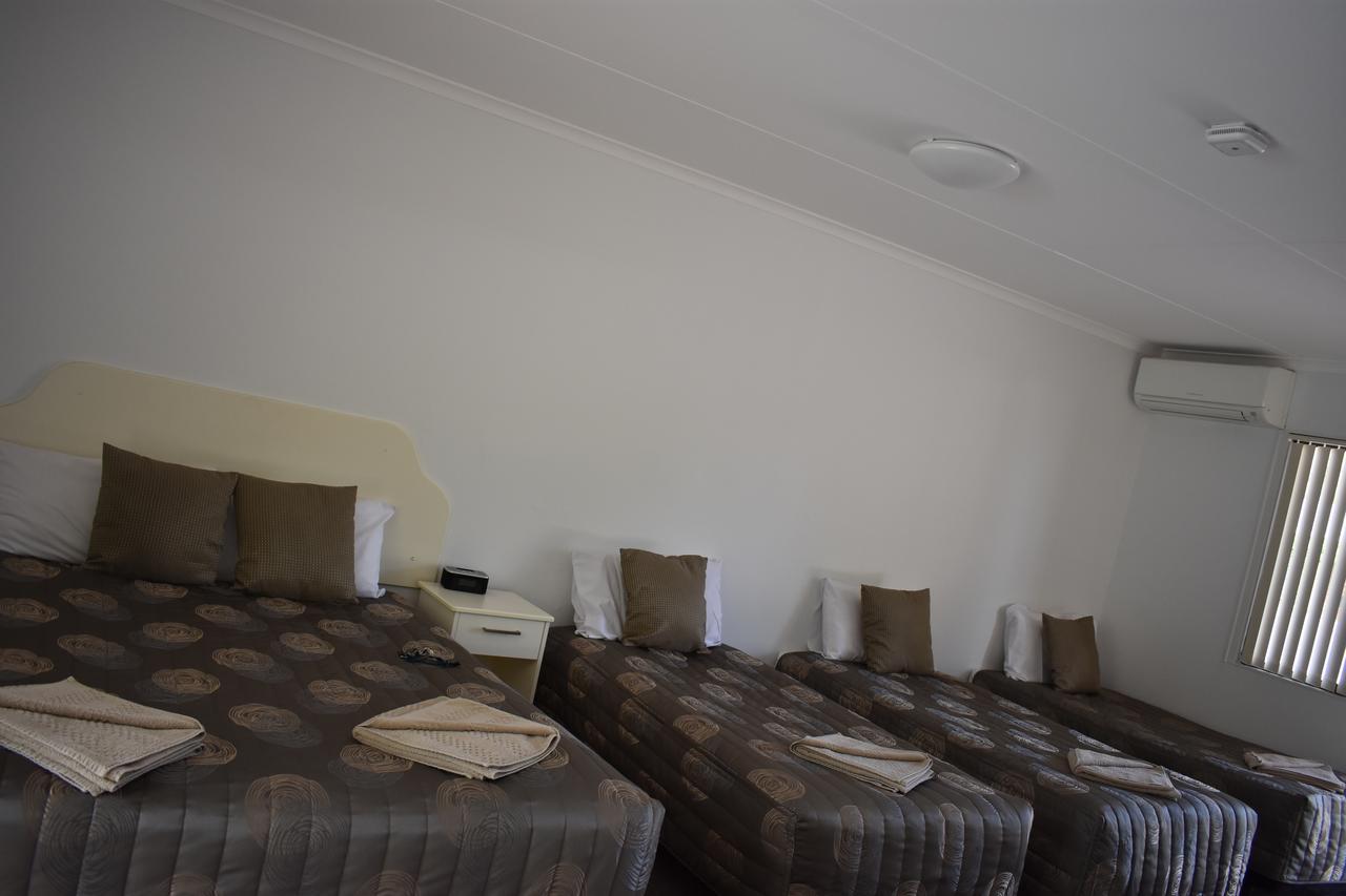 Roundhouse Motel Peterborough Extérieur photo