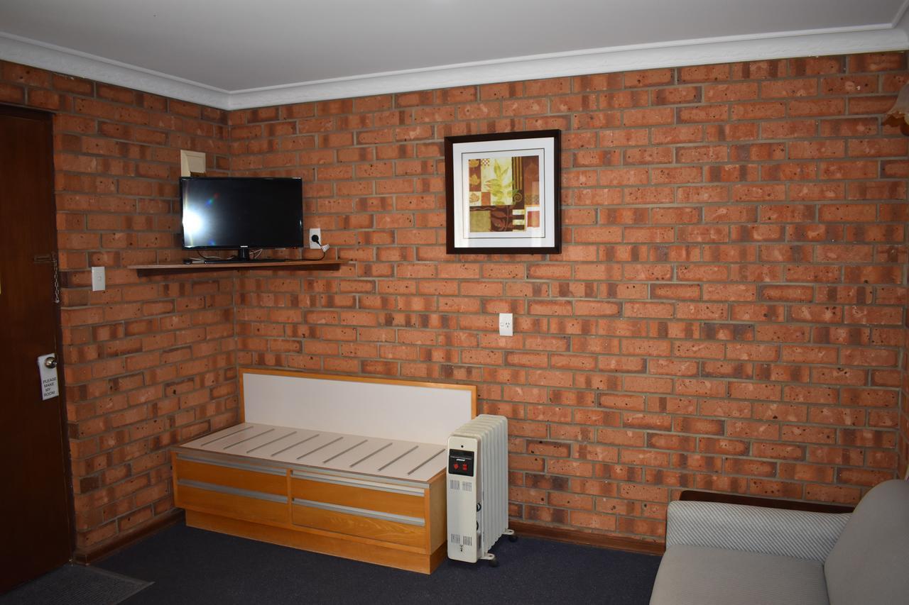 Roundhouse Motel Peterborough Extérieur photo