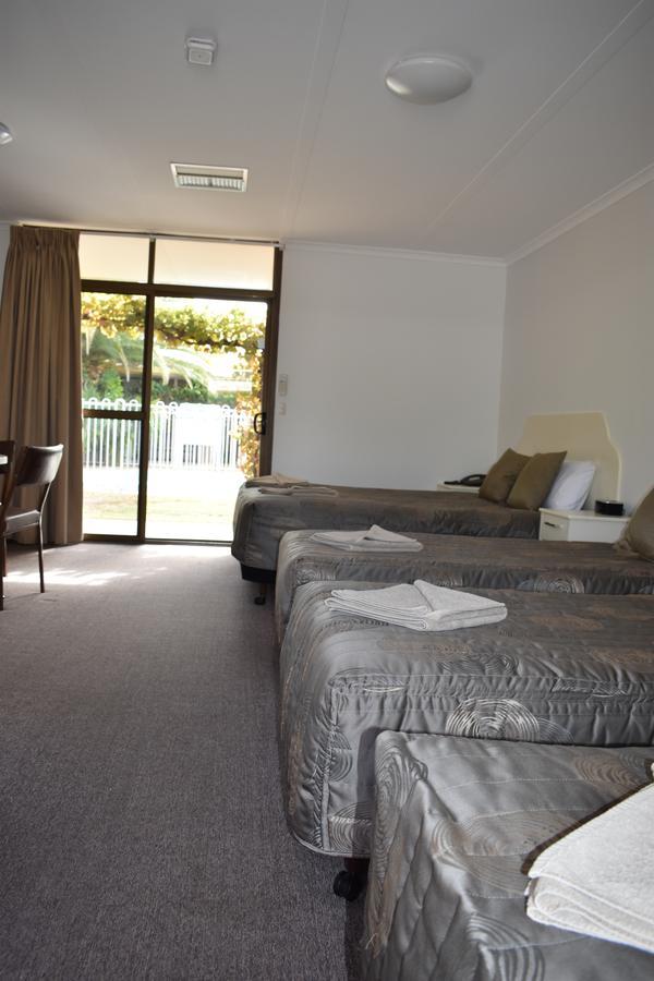 Roundhouse Motel Peterborough Extérieur photo