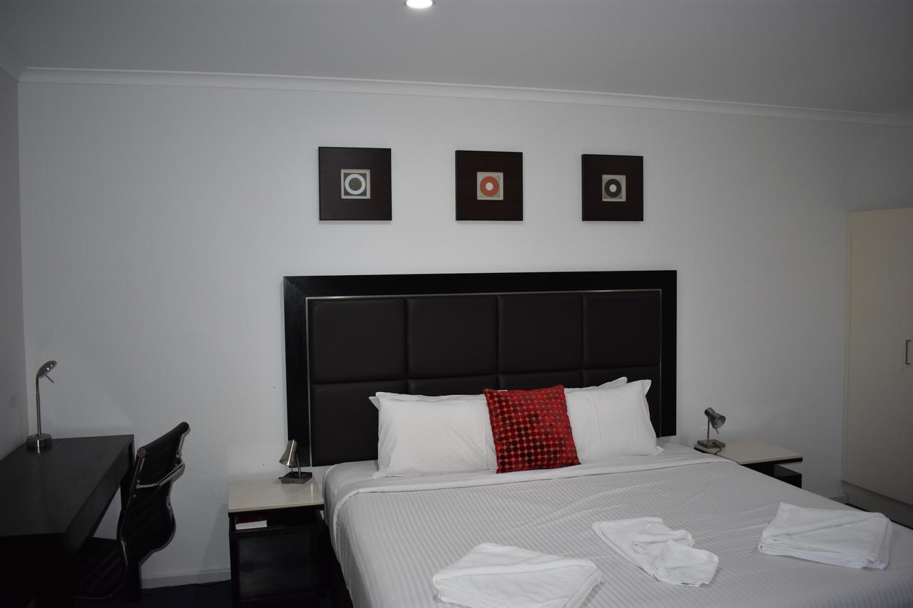 Roundhouse Motel Peterborough Extérieur photo